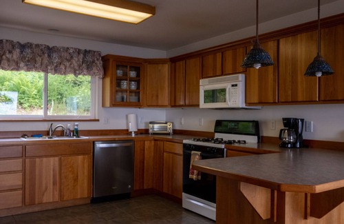 Homer House | Stunning Panoramic View Overlooking Homer Spit and Kachemak Bay