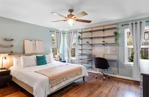 Braeswood Place House | Stunning Pool and Chefs Kitchen NRG MedCenter