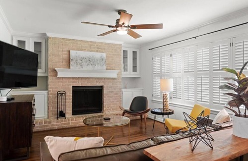 Braeswood Place House | Stunning Pool and Chefs Kitchen NRG MedCenter