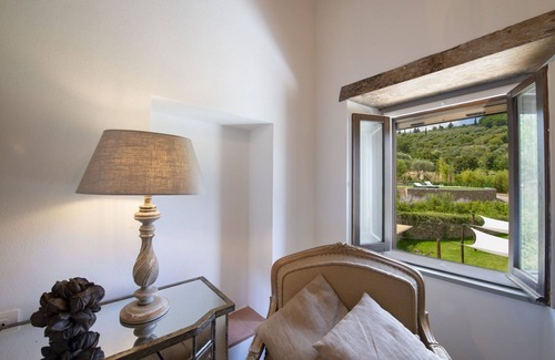 Panzano in Chianti Villa | Stunning private villa with WIFI, private pool, hot tub, A/C, TV, patio, close to Greve In Chianti