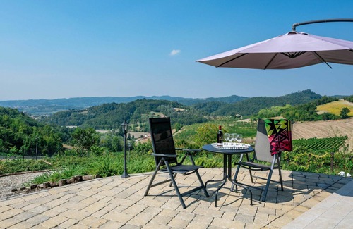 Ponzano Monferrato House | Stunning private villa for 14 people with private pool, WIFI, A/C, TV and terrace