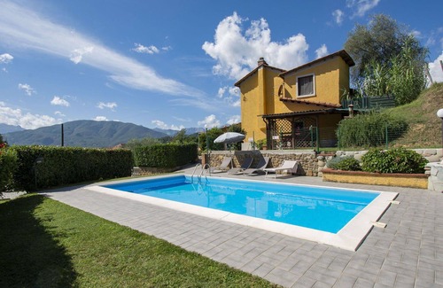 Villa Collemandina Villa | Stunning private villa for 7 people with WIFI, private pool, TV, patio, pets allowed and parking