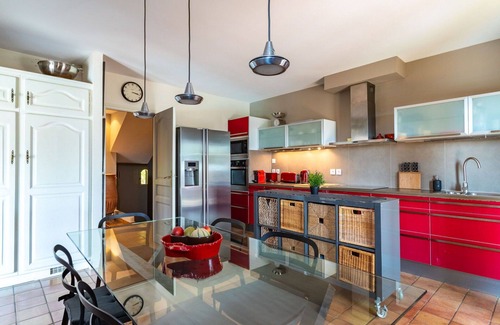 Bormes-Les-Mimosas Villa | Stunning private villa for 6 people with private pool, WIFI, A/C, TV and terrace