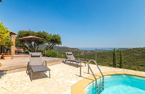Bormes-Les-Mimosas Villa | Stunning private villa for 6 people with private pool, WIFI, A/C, TV and terrace