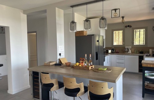 La Valette-du-Var Villa | Stunning private villa with private pool, A/C, WIFI, TV, terrace, panoramic view and parking