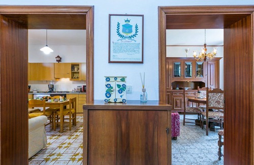 Montefollonico House | Stunning private villa with WIFI, A/C, TV, patio, pets allowed, panoramic view and parking