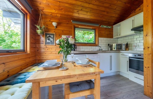 Brazzacott House | Stunning private villa for 2 people with WIFI, hot tub, TV, terrace, pets allowed and panoramic .