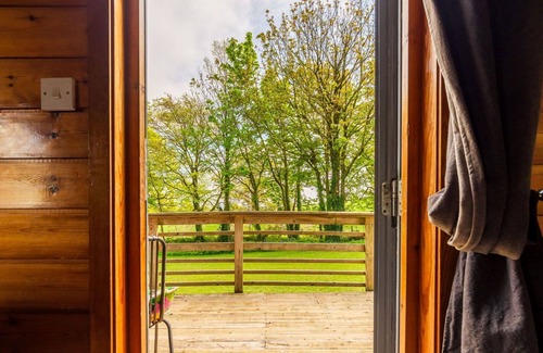Brazzacott House | Stunning private villa for 2 people with WIFI, hot tub, TV, terrace, pets allowed and panoramic .