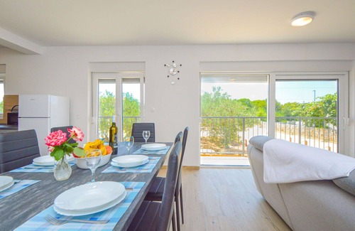 Drage House | Stunning private villa for 12 people with hot tub, WIFI, private pool, A/C, TV, terrace and park.