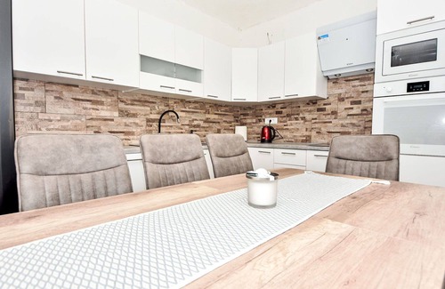 Benkovac House | Stunning private villa with A/C, WIFI, private pool, TV, terrace, panoramic view and parking