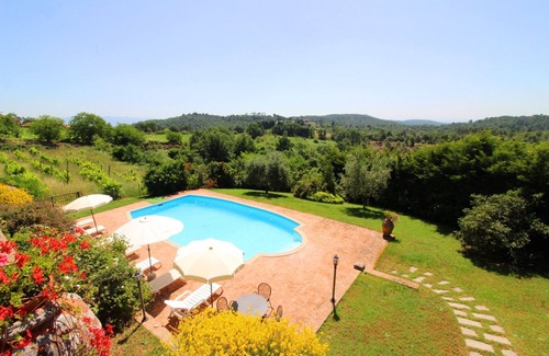 Monte San Savino Villa | Stunning private villa for 10 people with WIFI, private pool, TV, pets allowed and parking