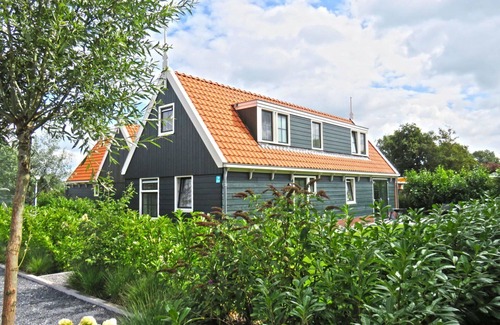 West-Graftdijk House | Stunning private villa for 10 people with pool, WIFI, TV and terrace