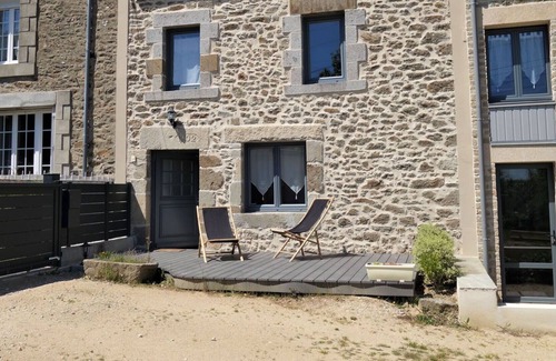 La Richardais House | Stunning private villa for 4 guests with WIFI, TV, terrace and parking