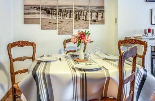 La Richardais House | Stunning private villa for 4 guests with WIFI, TV, terrace and parking