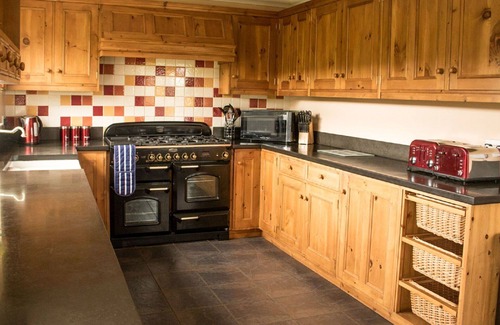 Breakish House | Stunning private villa for 10 guests with WIFI, TV, patio, panoramic view and parking