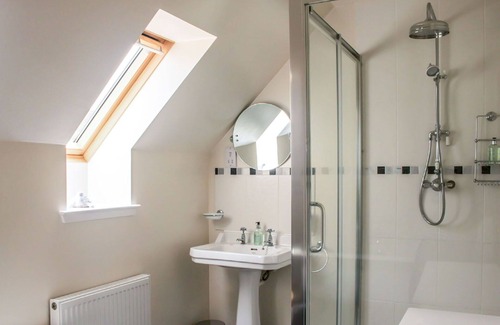 Breakish House | Stunning private villa for 10 guests with WIFI, TV, patio, panoramic view and parking