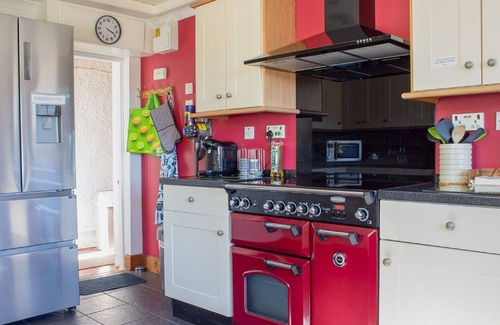 Achachork House | Stunning private villa for 6 people with WIFI, TV and patio