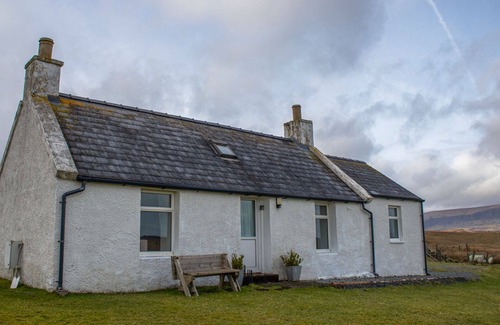 Staffin House | Stunning private villa for 2 guests with WIFI and TV