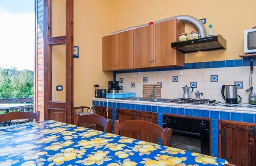 Noto Marina House | Stunning private villa for 6 people with WIFI, A/C, TV, terrace and pets allowed