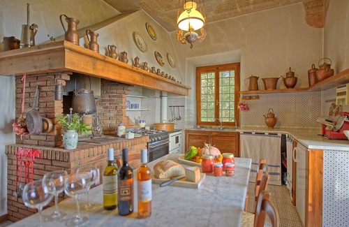 Montecatini Val di Cecina Villa | Stunning private villa for 20 people with WIFI, private pool, TV, pets allowed and panoramic view