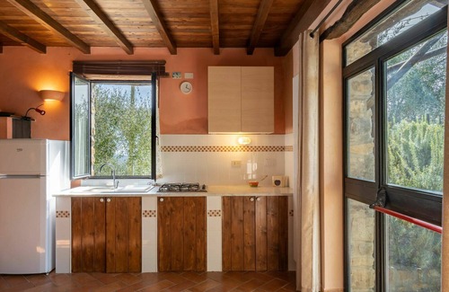 Villa Viani House | Stunning private villa for 8 people with WIFI, terrace and pets allowed