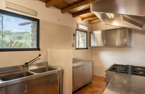 Villa Viani House | Stunning private villa for 8 people with WIFI, terrace and pets allowed