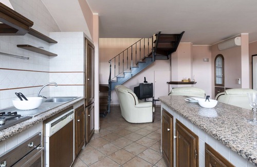 Villa Viani House | Stunning private villa for 6 guests with WIFI, terrace, pets allowed and panoramic view