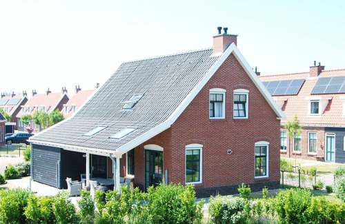 Colijnsplaat House | Stunning private villa for 10 people with WIFI, TV, terrace and parking