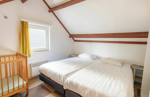 Koksijde House | Stunning private villa for 4 guests with WIFI, pool, TV, terrace and parking