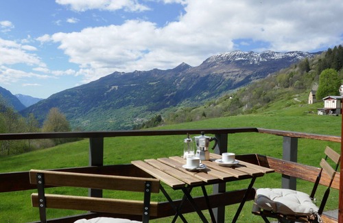 Blenio House | Stunning private villa for 4 people with WIFI, TV, pets allowed and panoramic view
