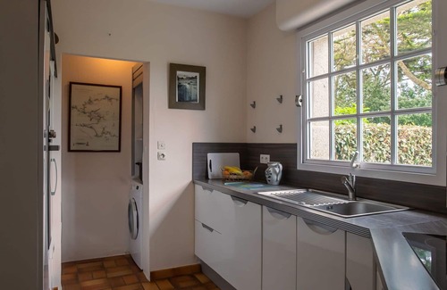 Berven House | Stunning private villa for 7 guests with WIFI, TV, patio and pets allowed