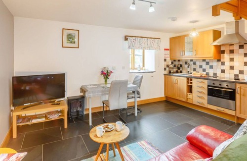 Cwmtirmynach House | Stunning private villa for 2 people with TV, patio, pets allowed, panoramic view and parking