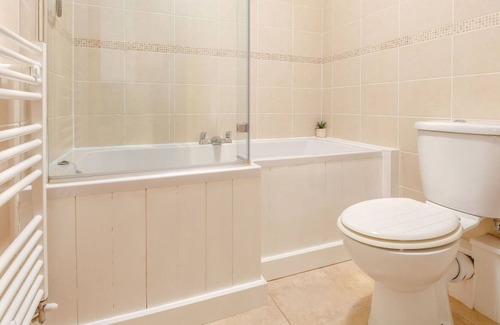 Cwmtirmynach House | Stunning private villa for 2 people with TV, patio, pets allowed, panoramic view and parking