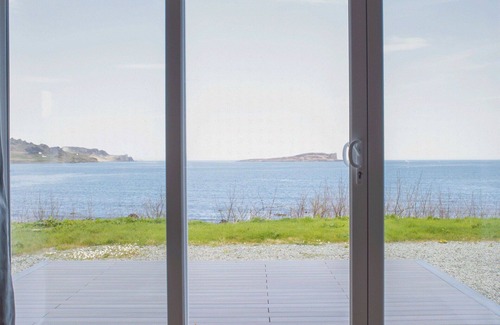Staffin House | Stunning private villa for 6 guests with WIFI, TV and pets allowed