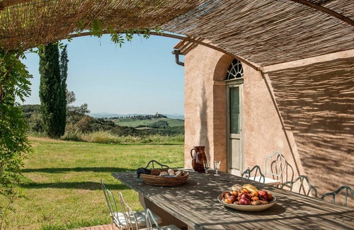 Camigliano Villa | Stunning private villa for 10 guests with A/C, private pool, WIFI, TV, panoramic view and parking