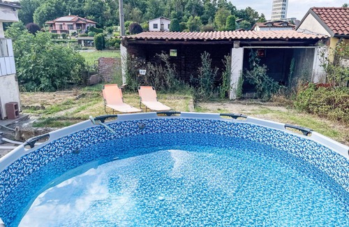 Quattordio House | Stunning private villa for 2 people with WIFI, private pool, patio and pets allowed