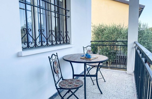 Quattordio House | Stunning private villa for 2 people with WIFI, private pool, patio and pets allowed