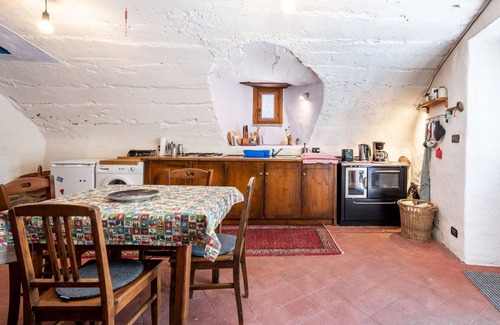 Roccabruna House | Stunning private villa for 4 people with WIFI, TV, patio and parking