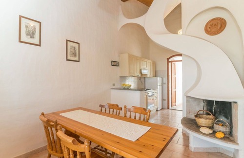 La Ciaccia House | Stunning private villa for 6 guests with WIFI, A/C, TV, terrace and pets allowed