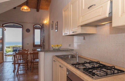 La Ciaccia House | Stunning private villa for 6 guests with WIFI, A/C, TV, terrace and pets allowed