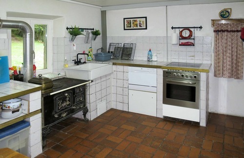 Thiefosse House | Stunning private villa for 12 guests with WIFI, TV, patio and pets allowed