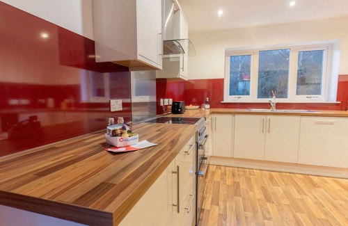 Loch Ness House | Stunning private villa for 7 people with WIFI, TV, patio and panoramic view