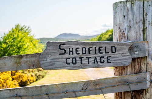 Loch Ness House | Stunning private villa for 7 people with WIFI, TV, patio and panoramic view