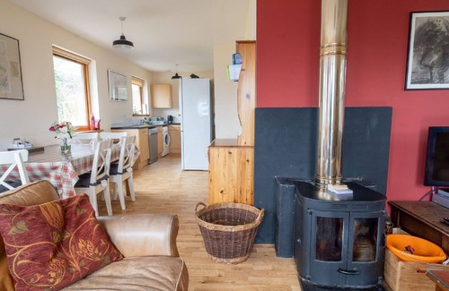 East Lewiston House | Stunning private villa for 7 people with WIFI, TV, patio and pets allowed