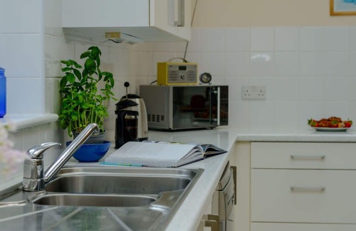 Constantine Bay House | Stunning private villa for 10 guests with WIFI, TV, patio, pets allowed and parking