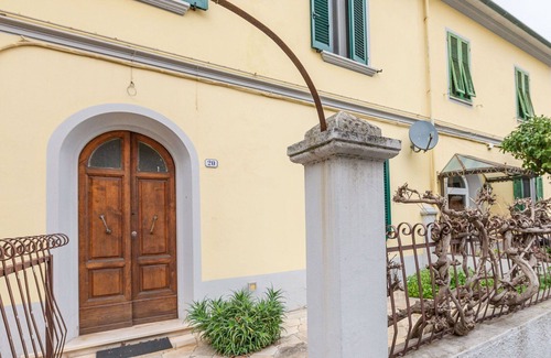 Follonica House | Stunning private villa for 7 people with WIFI, A/C, TV, patio and parking