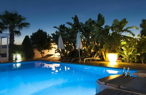 Pizzo Villa | Stunning private villa for 17 people with private pool, A/C, WIFI, TV, patio and pets allowed