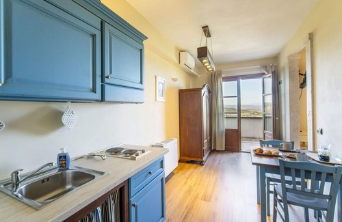 Lucignano House | Stunning private villa for 16 people with private pool, WIFI, A/C, hot tub, TV and terrace