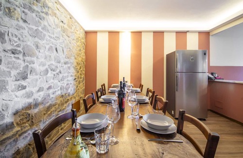 Lucignano House | Stunning private villa for 16 people with private pool, WIFI, A/C, hot tub, TV and terrace