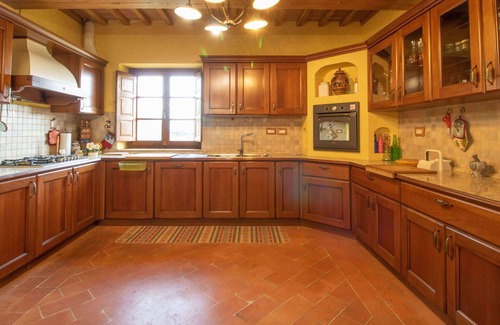 Umbertide Villa | Stunning private villa for 10 guests with WIFI, TV, balcony and pets allowed